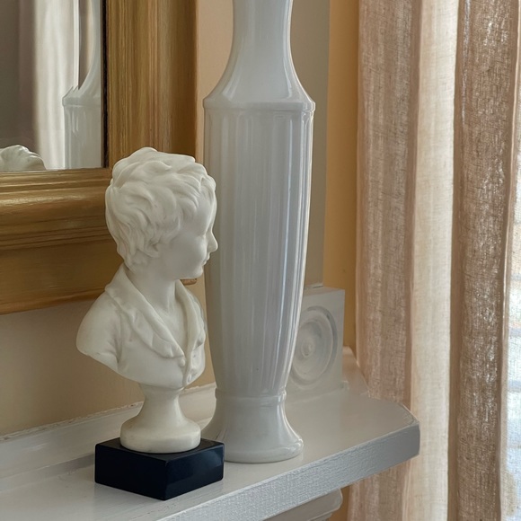 Vintage bust of a boy - Picture 2 of 6